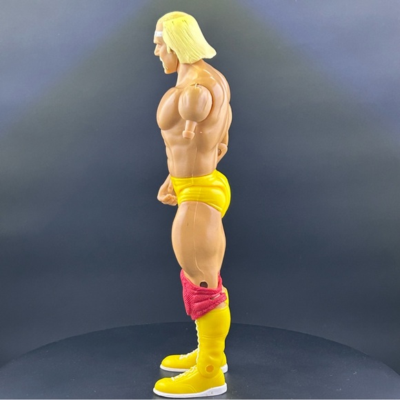 Jakks WWE Classic Superstars 8 Hulk Hogan Wrestling Figure 2005 MISSING LEFT ARM - Picture 7 of 9
